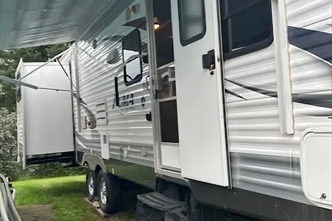 Spacious Family RV Travel Trailer with complete extras