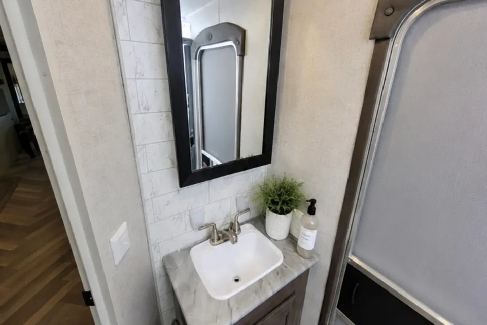Clean, Well-Maintained Family Camper | Sleeps 6–8 | Queen Bed + Bunks