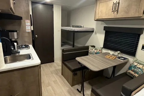 Nomadic Nature Rentals w Luxury Amenities (Mini)
