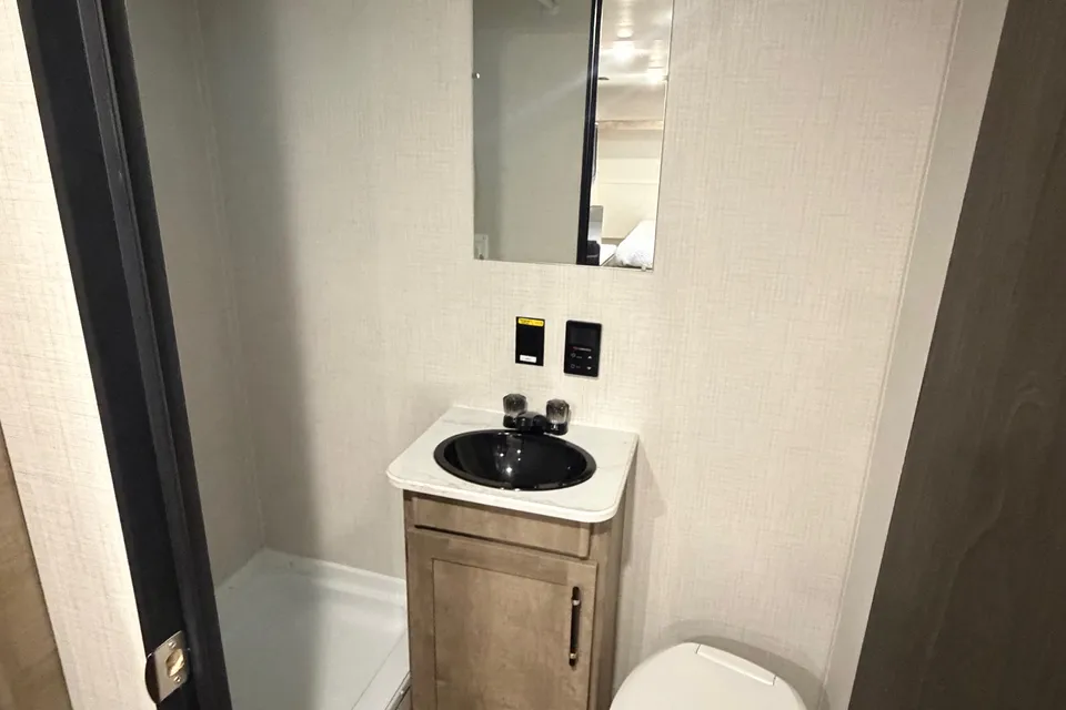 Nomadic Nature Rentals w Luxury Amenities (Mini)