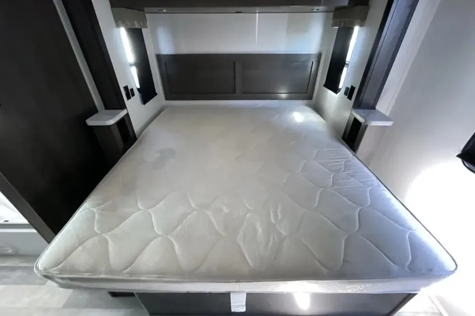 2024 FR3 30DS Luxury Class A | Easy to Drive | Sleeps 6 | Like New