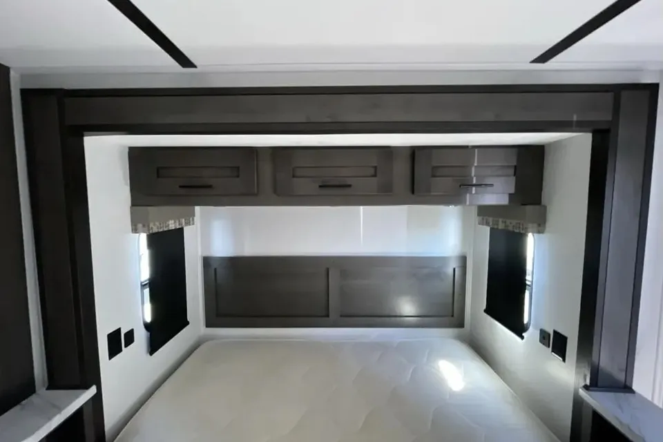 2024 FR3 30DS Luxury Class A | Easy to Drive | Sleeps 6 | Like New