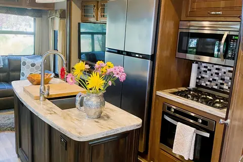 Keystone Montana Fifth Wheel with 2 bedrooms
