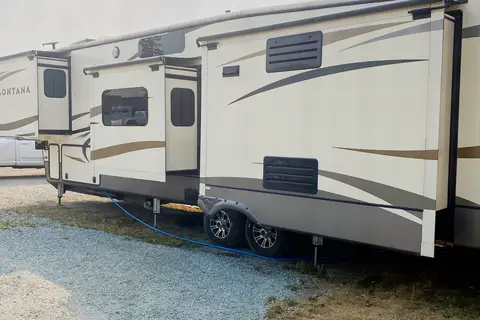 Keystone Montana Fifth Wheel with 2 bedrooms