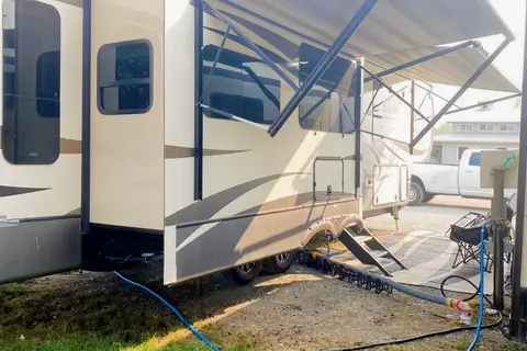 Keystone Montana Fifth Wheel with 2 bedrooms