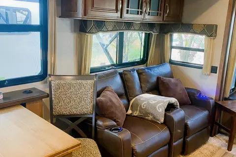 Keystone Montana Fifth Wheel with 2 bedrooms