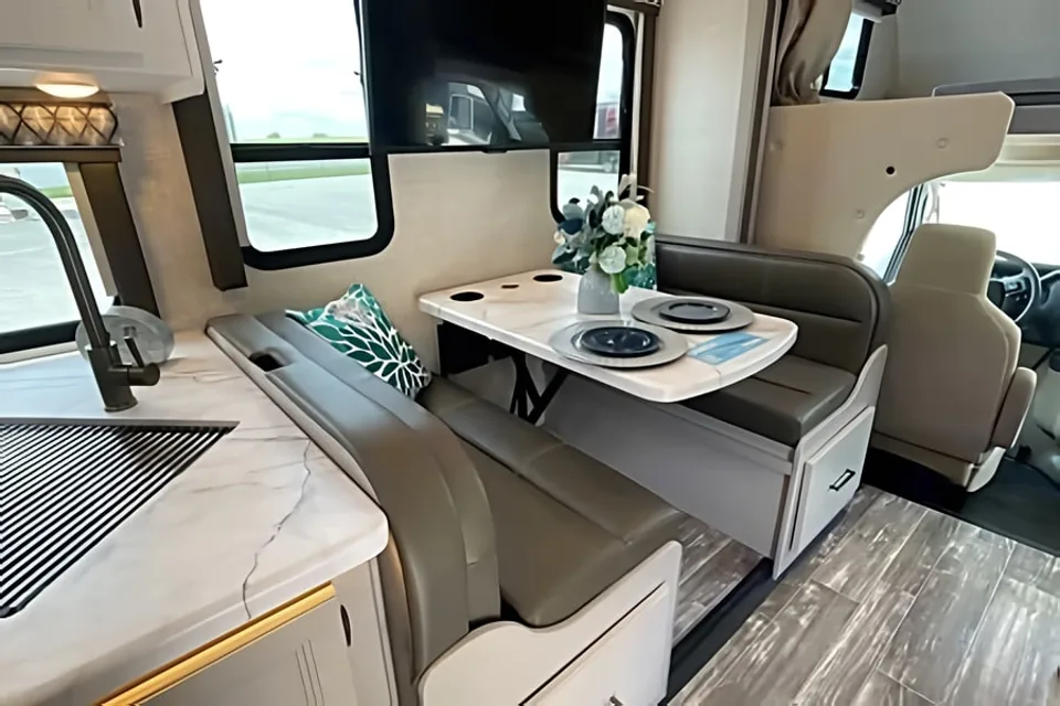 WiFi - LUXURIOUS - Sleeps 7 - Fits in State Parks (2)