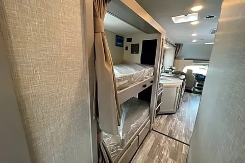 WiFi - LUXURIOUS - Sleeps 7 - Fits in State Parks (2)