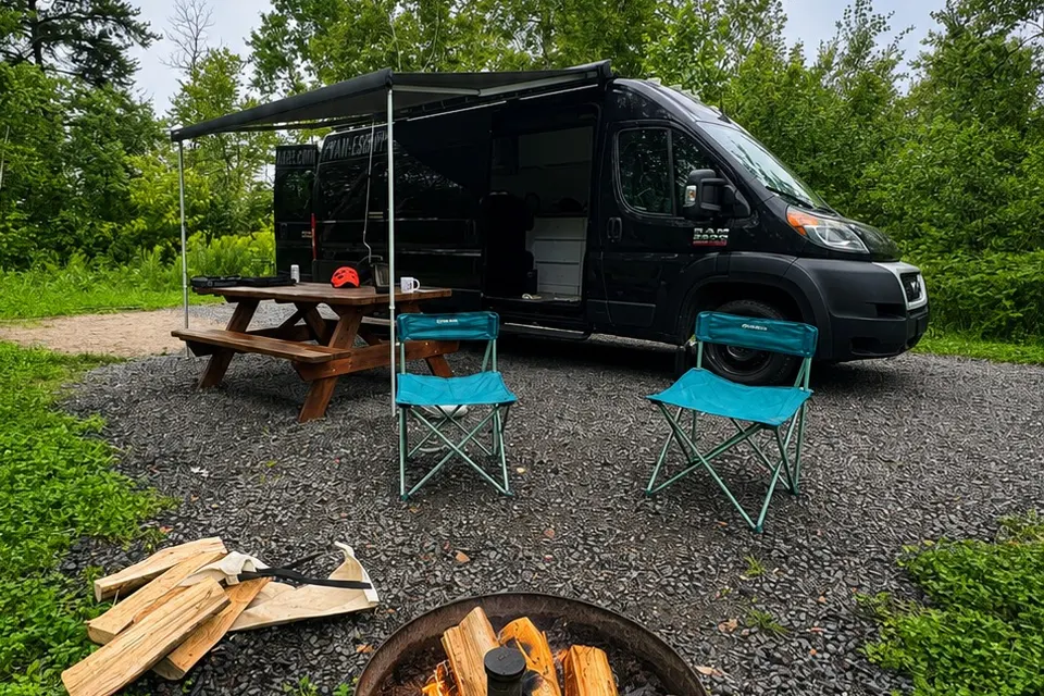 Van-Escapades 22-001 - Promaster 4 places