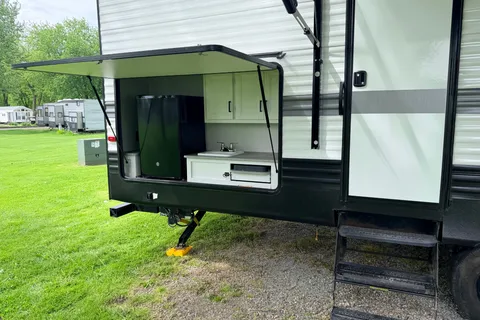 W2 Outdoors LLC Keystone Hideout 318BR Travel Trailer