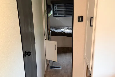 W2 Outdoors LLC Keystone Hideout 318BR Travel Trailer