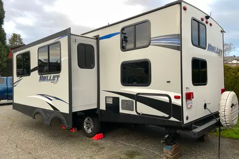 Rubie's Keystone Bullet 277BHS  Travel Trailer