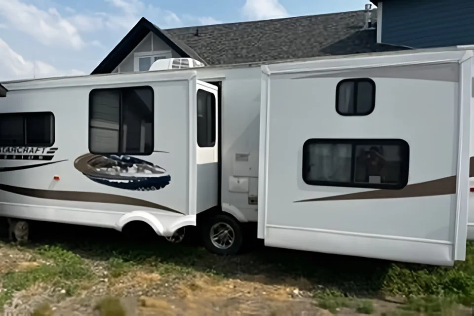 Curt's Starcraft lexion Travel Trailer
