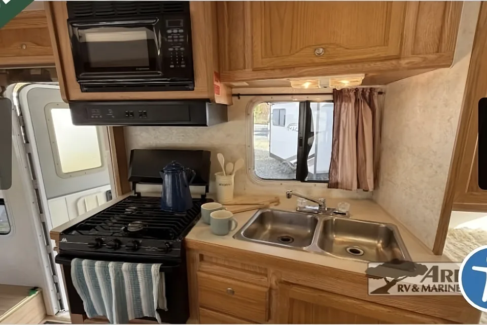 Island Wanderer Motorhome-Port Alberni Area Only Please-West Coast Minimum of 3 days