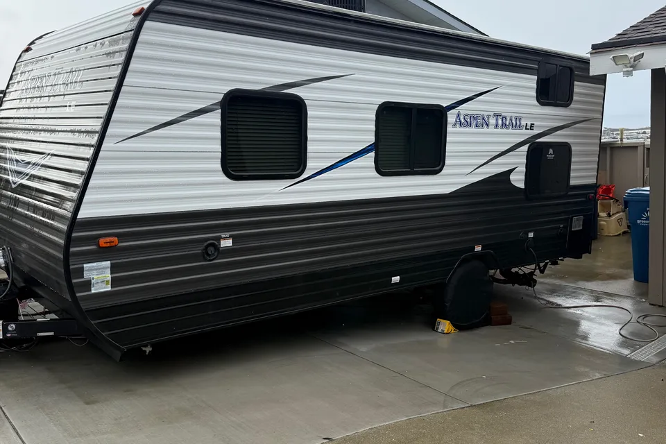 Thierry's Dutchmen Aspen Trail LE ,1760BH Travel Trailer