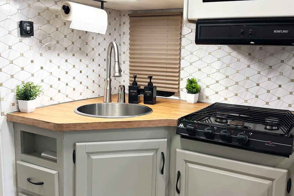(#9) Class C Motorhome – Majestic 28A RV | Sleeps 8 | Unlimited Fun
