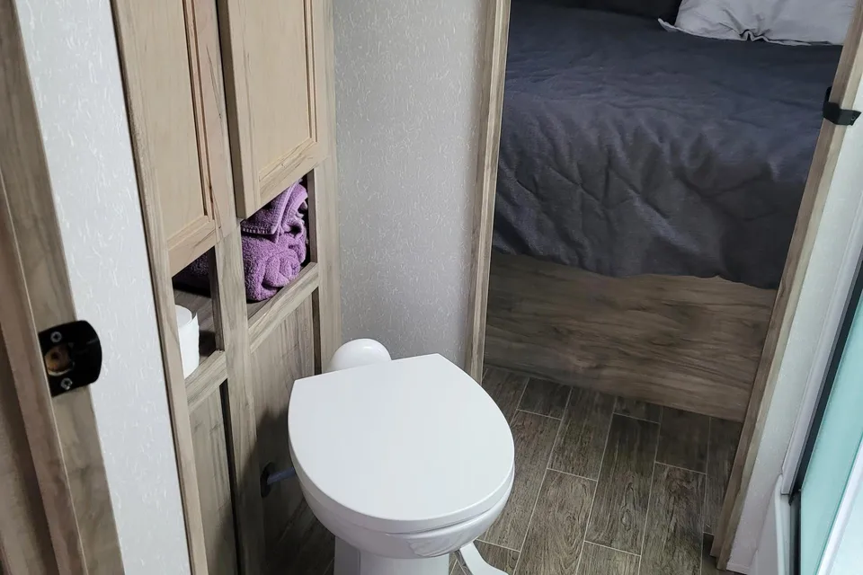 NEW- Sleeps 10 and has EVERYTHING!