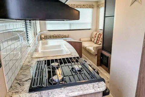 Summer Fun 25' Keystone Hideout LHS Travel Trailer