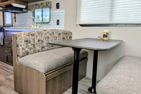 Summer Fun 25' Keystone Hideout LHS Travel Trailer