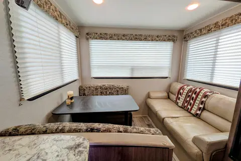Summer Fun 25' Keystone Hideout LHS Travel Trailer