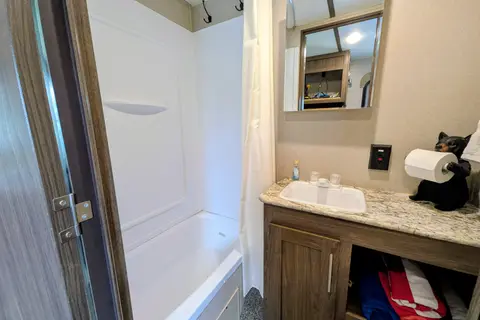 Summer Fun 25' Keystone Hideout LHS Travel Trailer