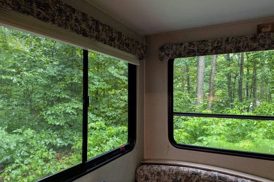 Summer Fun 25' Keystone Hideout LHS Travel Trailer