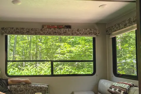 Summer Fun 25' Keystone Hideout LHS Travel Trailer
