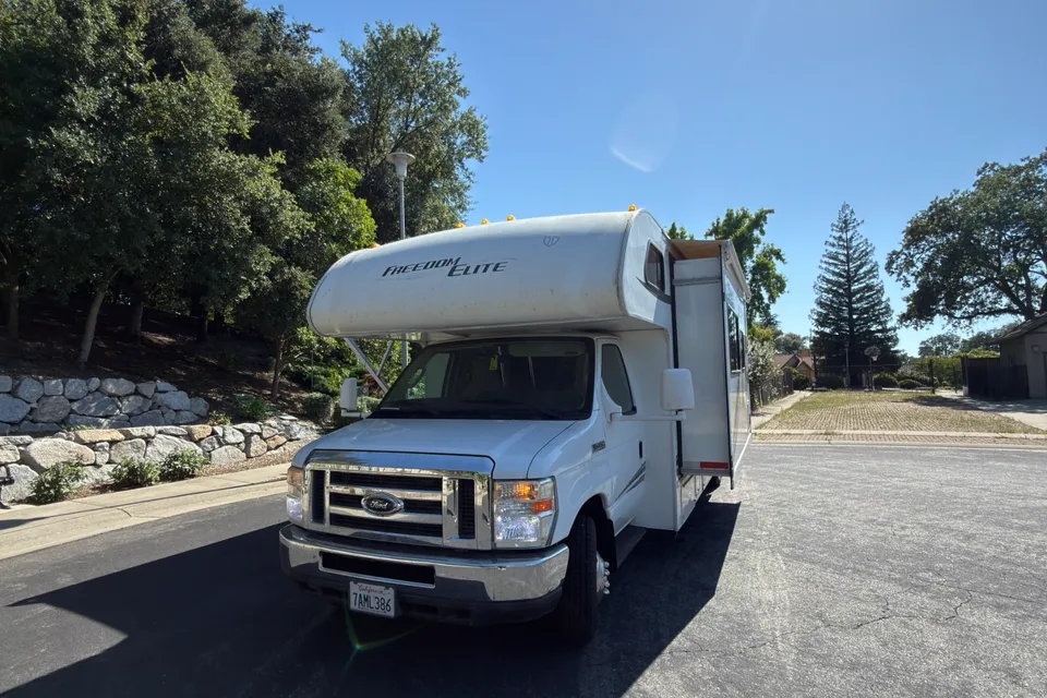 Family RV Thor Motor Coach Freedom Elite Class C