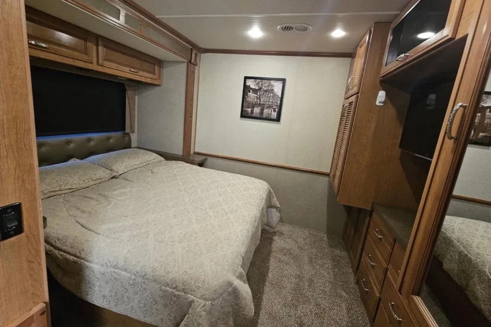 Fleetwood Bounder 35 Class A