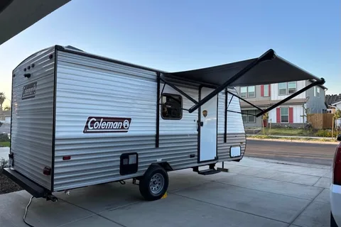 Chas's Coleman Lantern 17b Travel Trailer staycation 