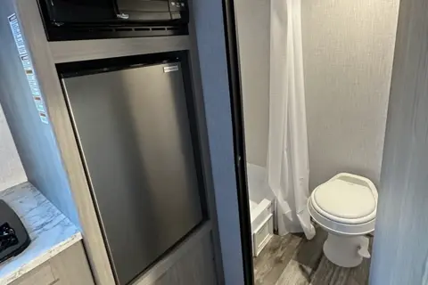 Chas's Coleman Lantern 17b Travel Trailer staycation 
