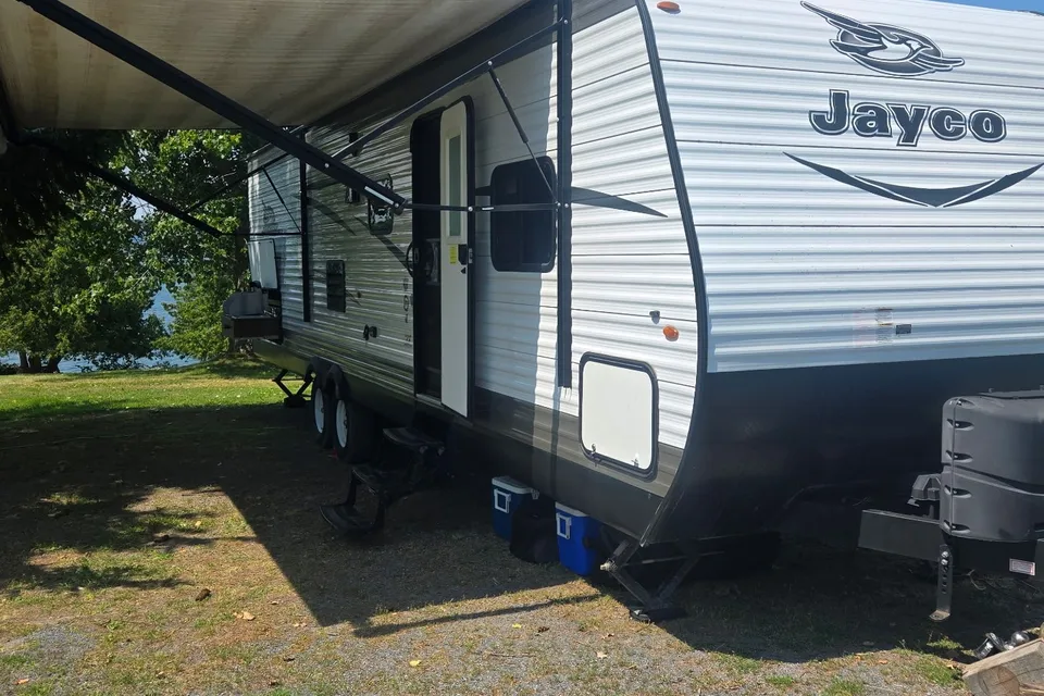 Weekend Wanderer Jayco 294QBSW Travel Trailer