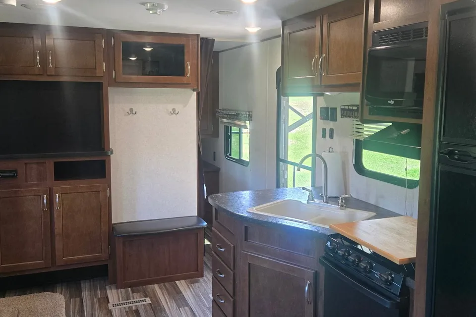 Weekend Wanderer Jayco 294QBSW Travel Trailer