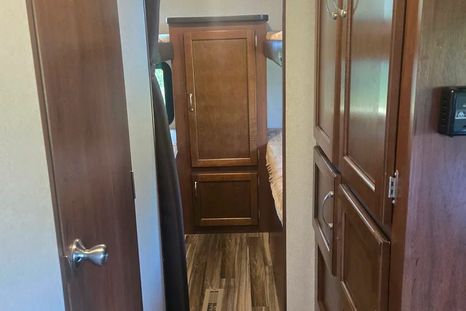 Weekend Wanderer Jayco 294QBSW Travel Trailer