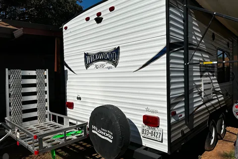 Jody's Forest River 201BHXL Travel Trailer