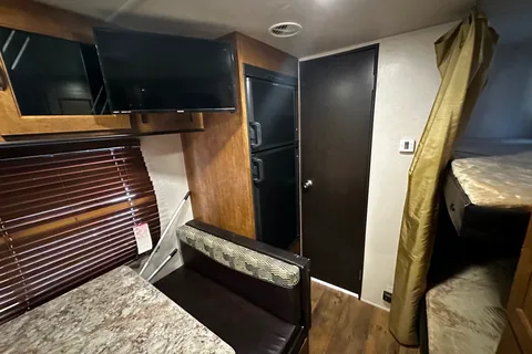 Jody's Forest River 201BHXL Travel Trailer