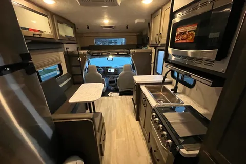 Martin Coachmen 2023 Leprechaun 220xg Classe C