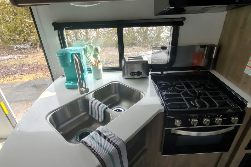 Family travels Heartland Pioneer BH280 Travel Trailer