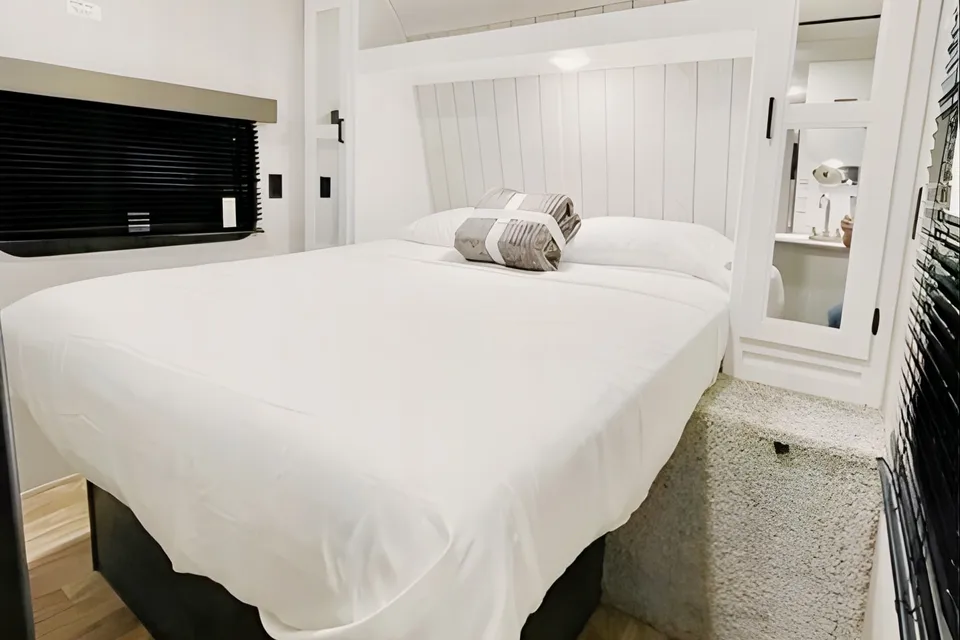 1 Night Free 2022 Hideout Travel Trailer