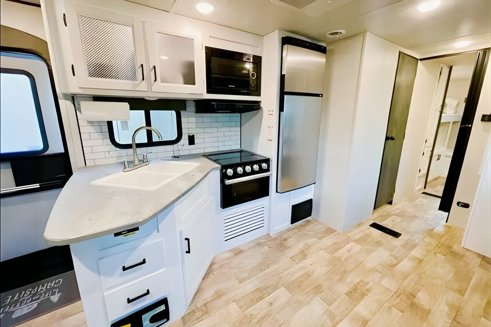 1 Night Free 2022 Hideout Travel Trailer
