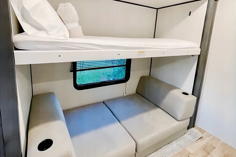1 Night Free 2022 Hideout Travel Trailer