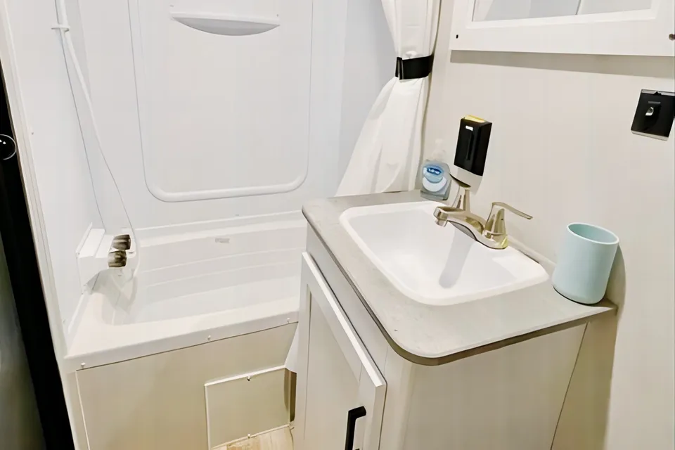 1 Night Free 2022 Hideout Travel Trailer