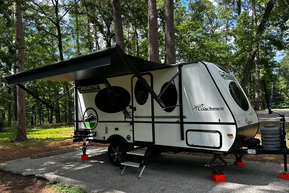 NOMAD 2024Coachmen Remote 18R Trailer