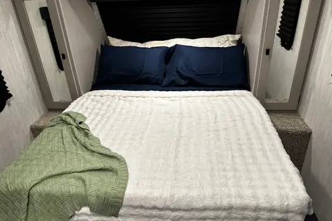 NOMAD 2024Coachmen Remote 18R Trailer