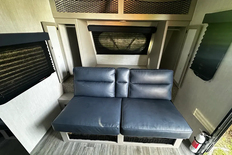 NOMAD 2024Coachmen Remote 18R Trailer