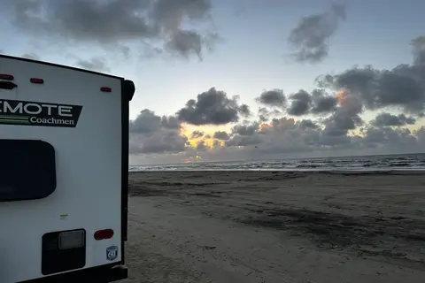 NOMAD 2024Coachmen Remote 18R Trailer