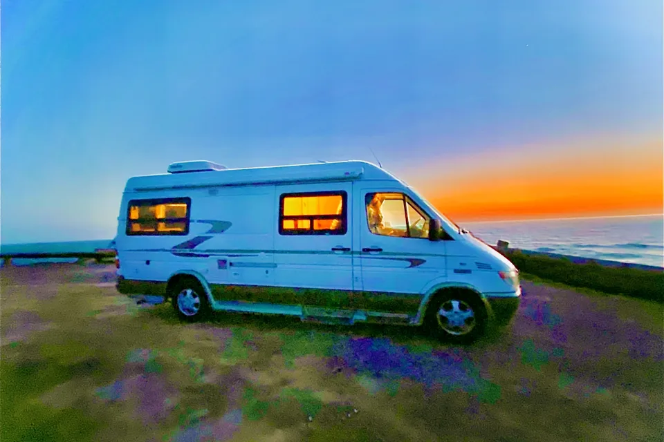 “Miss. Retro Pleasure-Way C Class Mercedes Sprinter Van