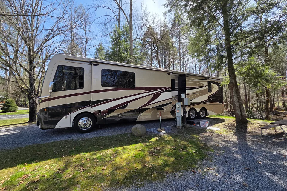 2018 Fleetwood Discovery LXE 44H, 450 HP Cummins Diesel TAG Axle Chassis