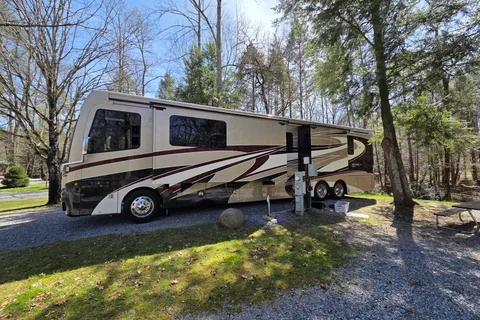 2018 Fleetwood Discovery LXE 44H, 450 HP Cummins Diesel TAG Axle Chassis