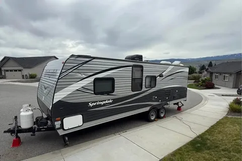 Comfy Camper! 28ft 2018 Keystone Springdale